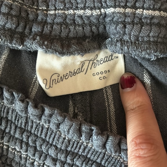 Grey Universal Thread Striped Shorts - Picture 3 of 3